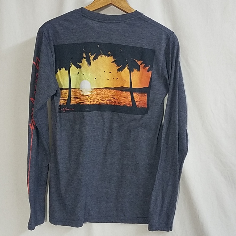 Long-sleeved t-shirt
